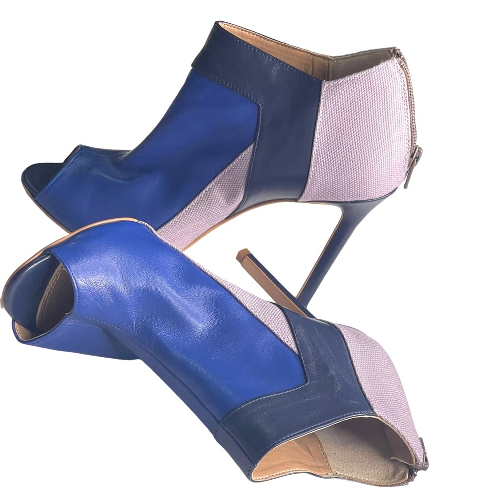 BCBG MAXAZRIA Nicoletta Blue & Gray Colorblock Leather Peep Toe Booties